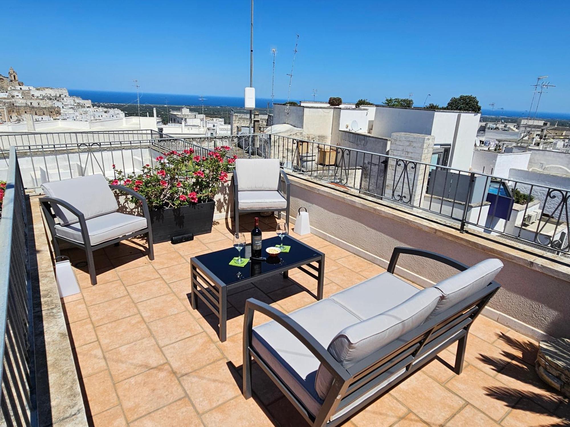 Casa Josephina - Three Level Stone Home With Balcony, 2 Roof Terraces & Sea Views Остуни Номер фото