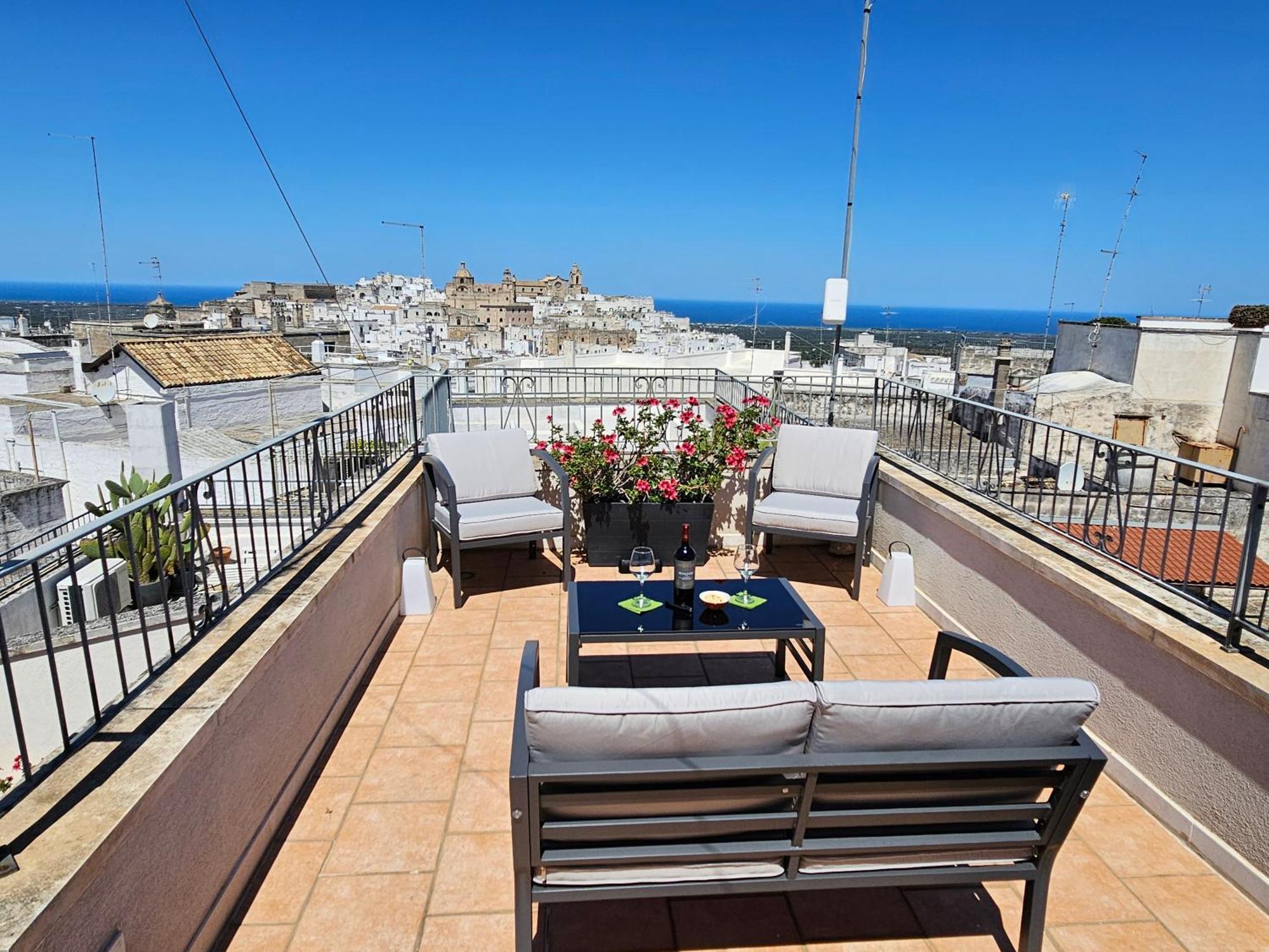 Casa Josephina - Three Level Stone Home With Balcony, 2 Roof Terraces & Sea Views Остуни Номер фото